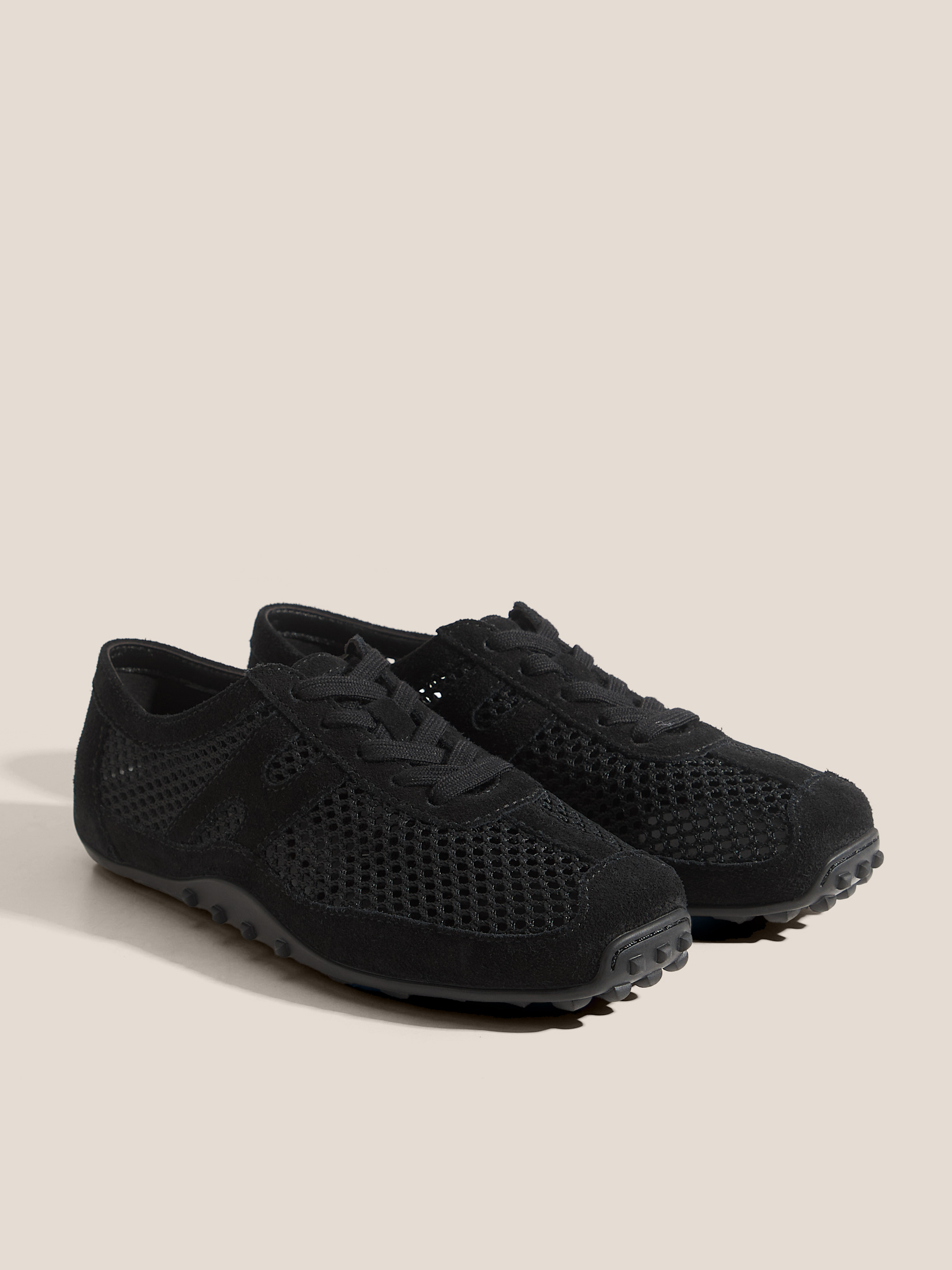 Женские кроссовки