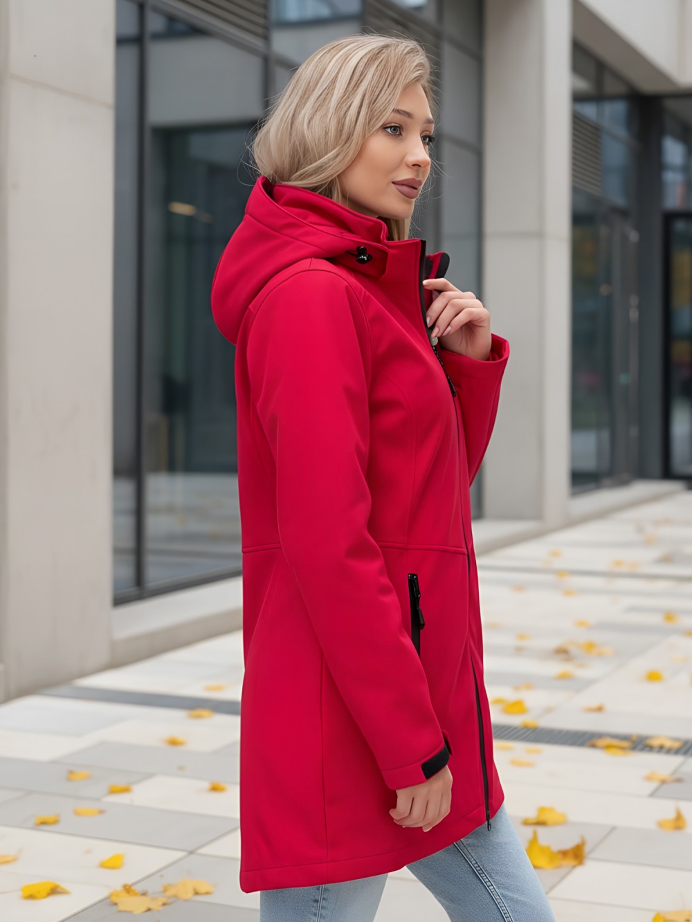 Парка спортивная женская с капюшоном softshell красного цвета 9568Kr
