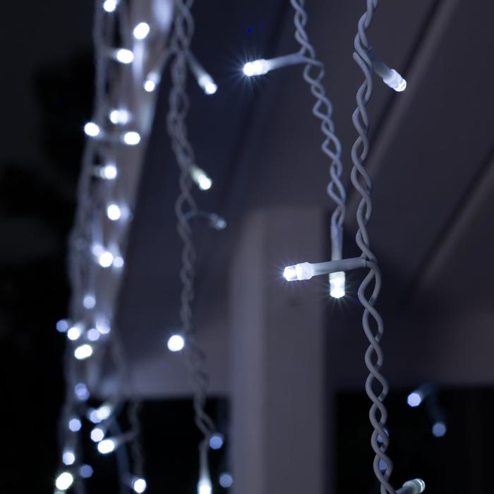 Гирлянда «Бахрома» 4×0.6 м, IP44, белая нить, 180 LED, свечение белое, мерцание белым, 220 В