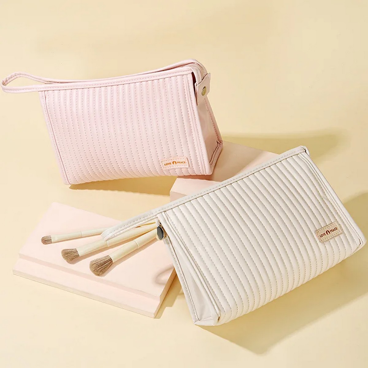 Kristaller Косметичка женская Love peace rectangular стёганая, пастельно-розовый