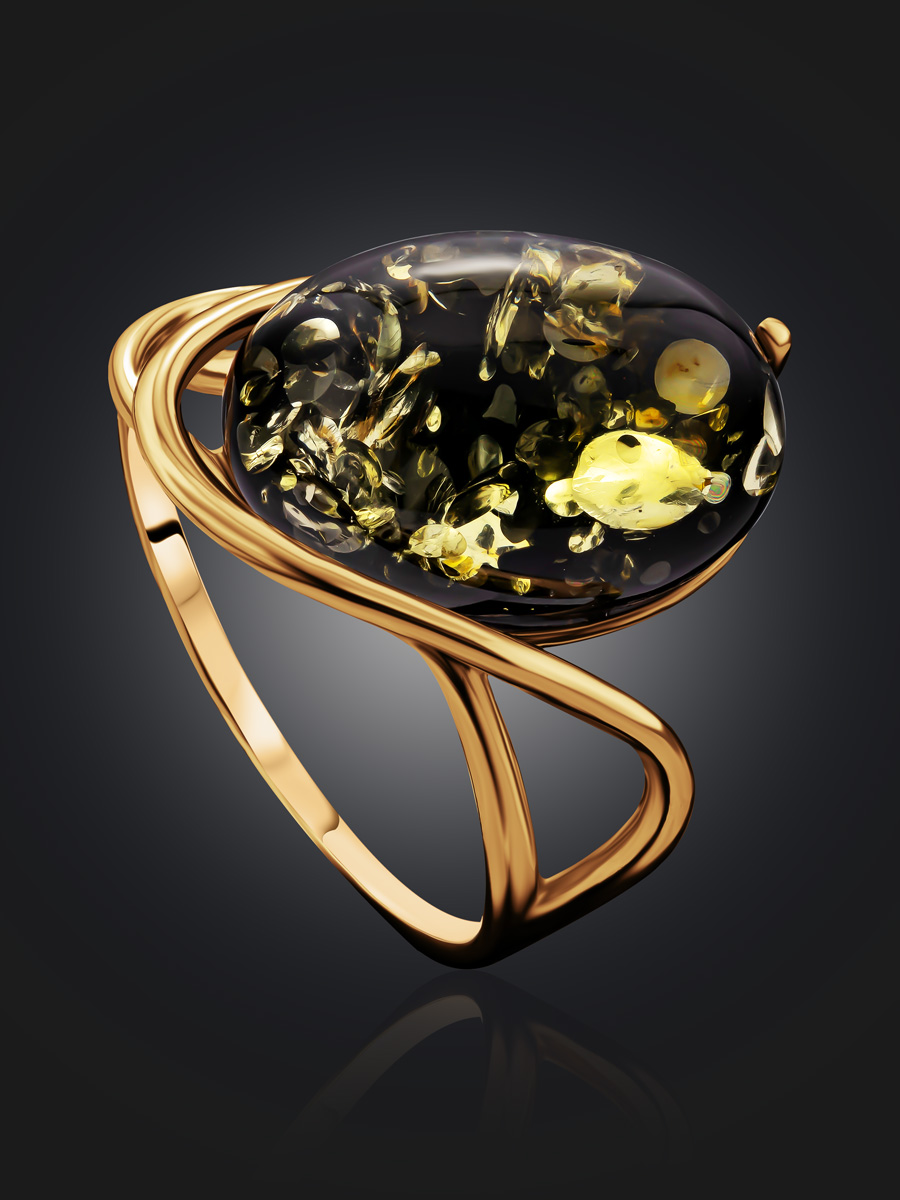 Яркое позолоченное кольцо с натуральным янтарём зелёного цвета «Сигма»