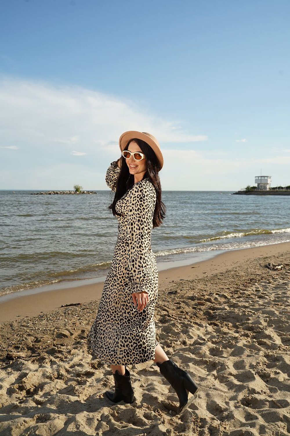 ст. цена2279руб.! LT Collection Платье П10968бежевый
